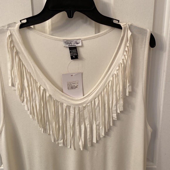 New! Sleeveless Fringe Top - Picture 2 of 3